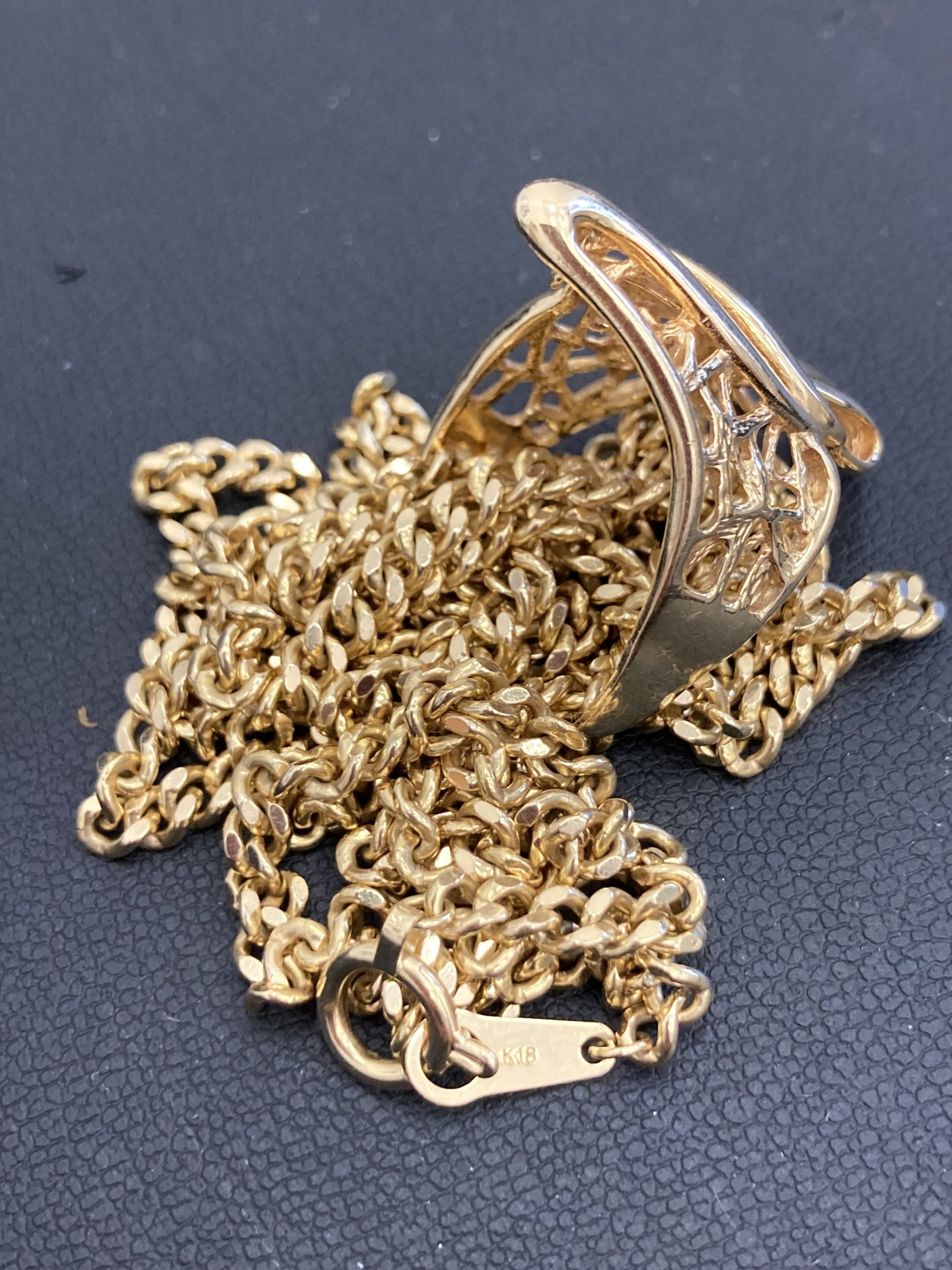 金製のアクセサリーをお買取させて頂きました♪